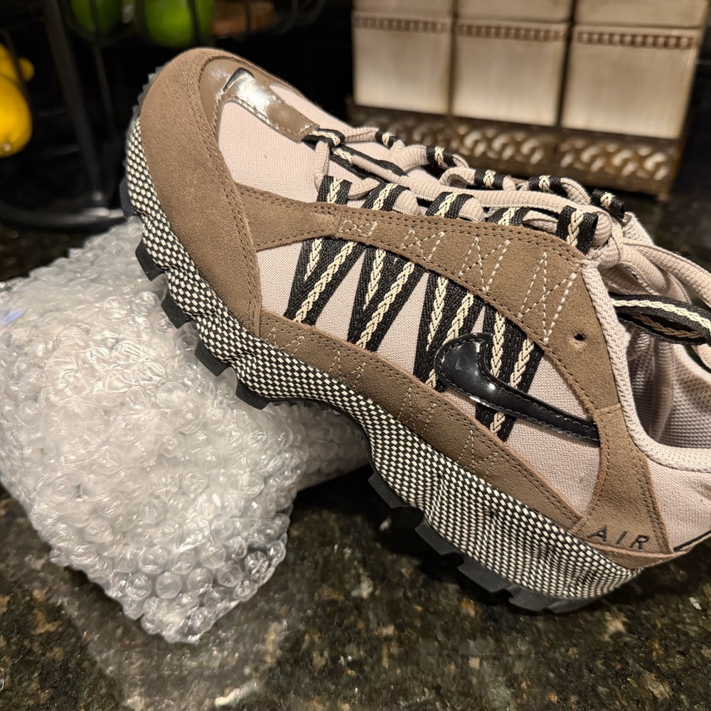 Nike Women's Beige and Black Sneakers